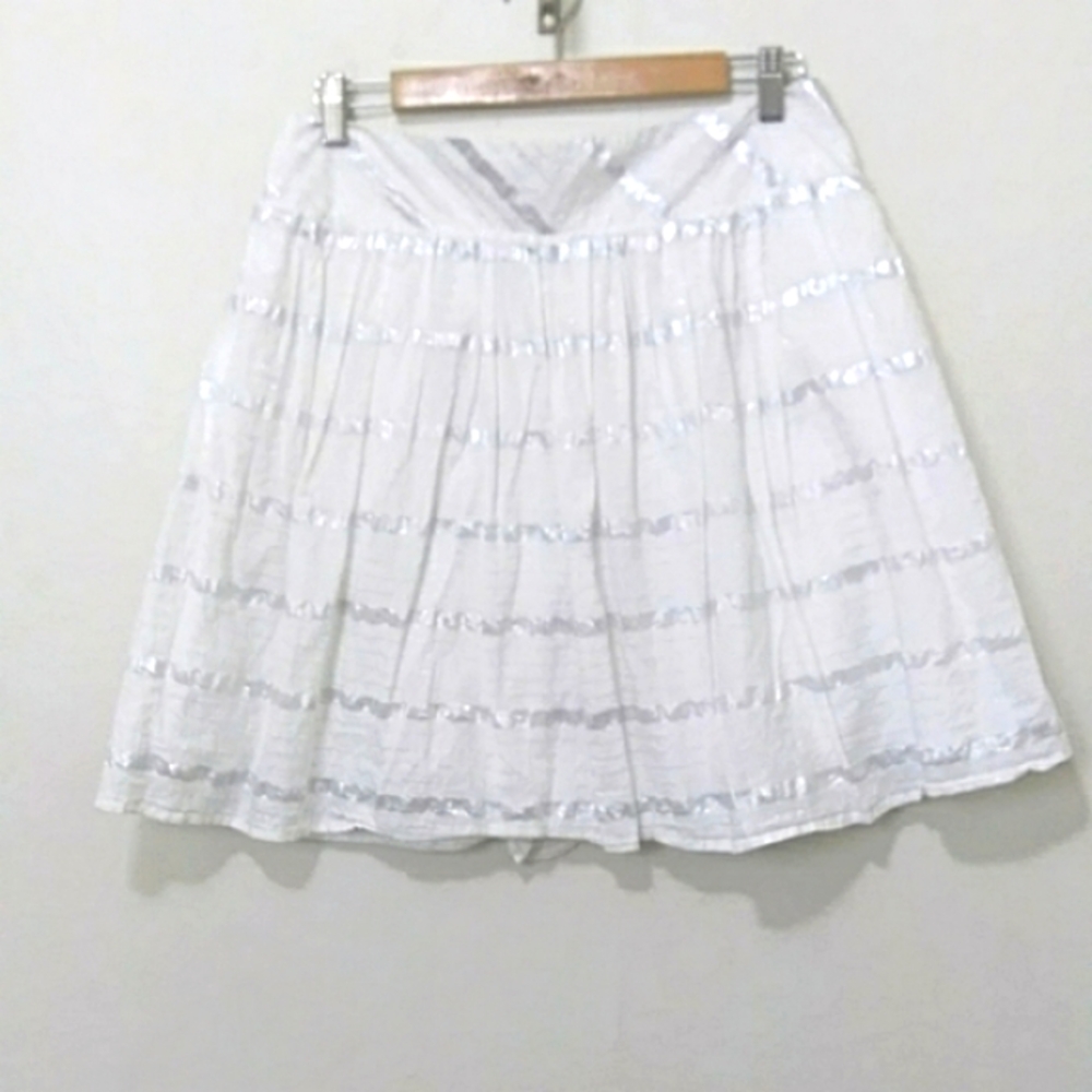 Ann Taylor Loft Size 6 Petite White & Silver Metallic Cotton Skater Skirt
